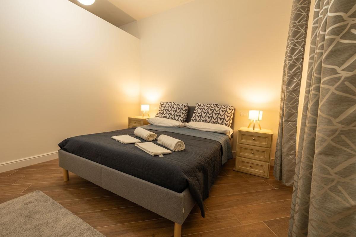 Apartamento Modern Two-room Near Station And Airport *