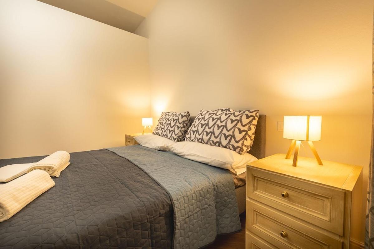 Modern Two-room Near Station And Airport Apartamento