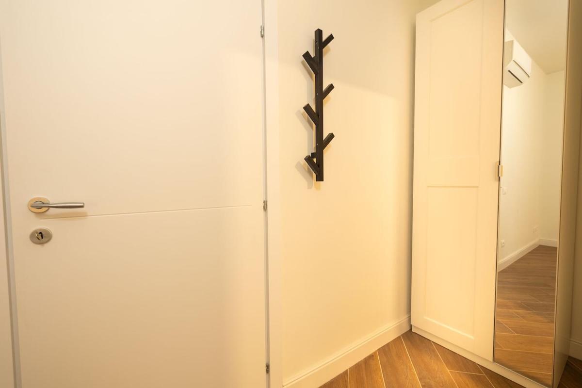 Apartamento Modern Two-room Near Station And Airport